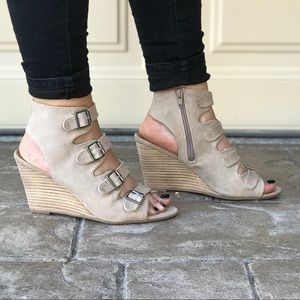 NIB Tan Strappy Buckle Wedge Sandal
